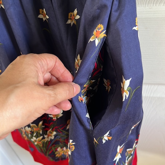 Vintage 1980s sun dress.  Dark blue with red flowers & red piping & buttons. - Picture 6 of 10